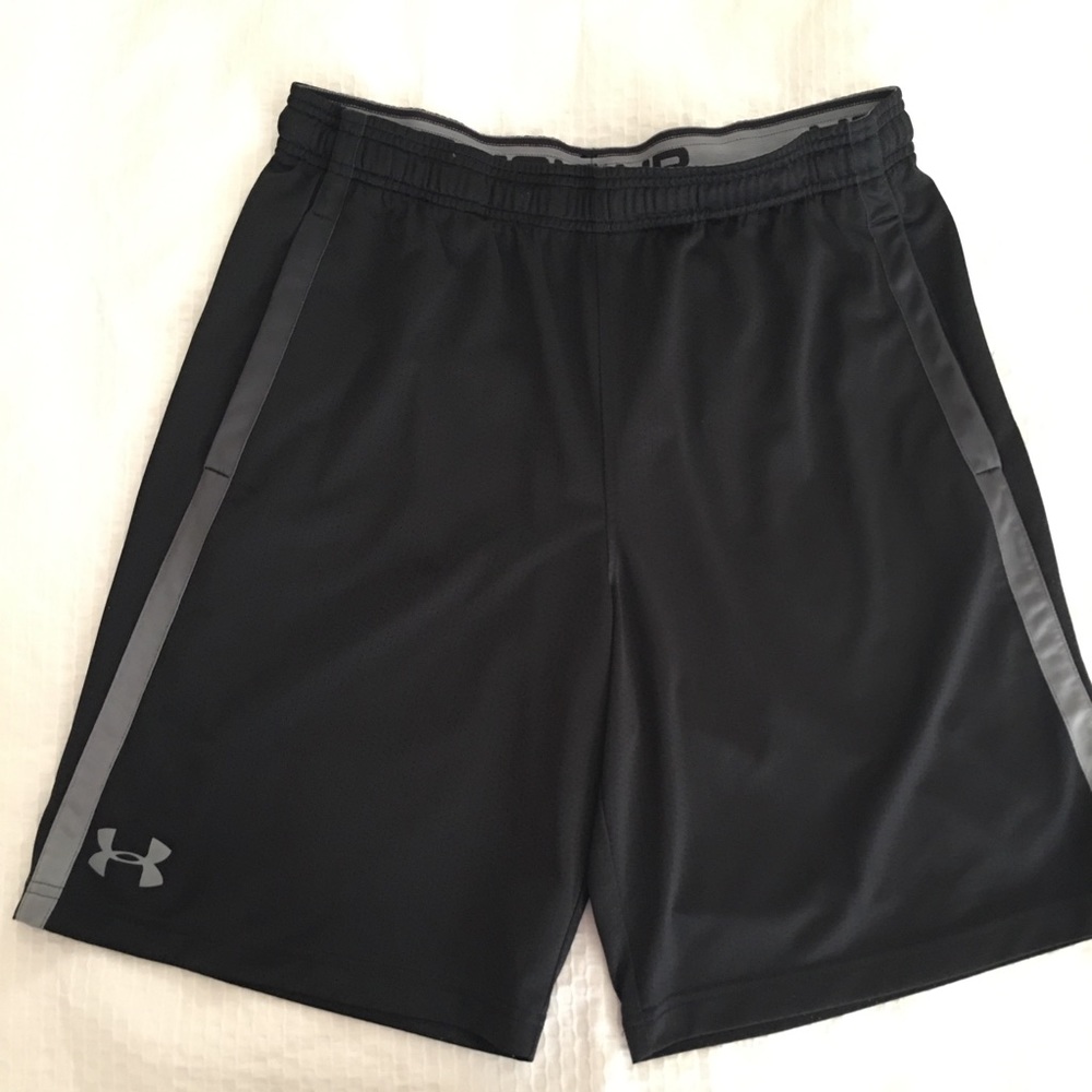 Like New Men’s Under Armour Athletic Shorts, Large